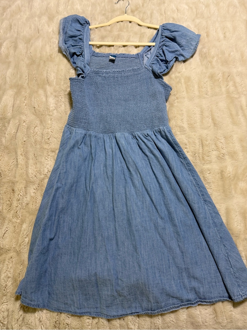 Women’s Old Navy Chambray Smocked Sundress with Ruffle Sleeves Size Medium